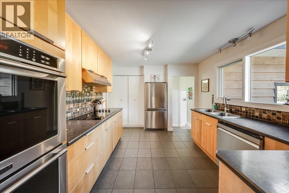 2603 Maple Crescent, Rossland, British Columbia  V0G 1Y0 - Photo 13 - 10403800