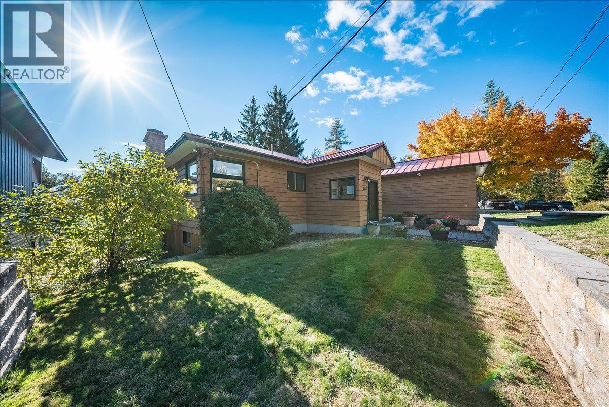 2603 Maple Crescent, Rossland, British Columbia  V0G 1Y0 - Photo 5 - 10403800
