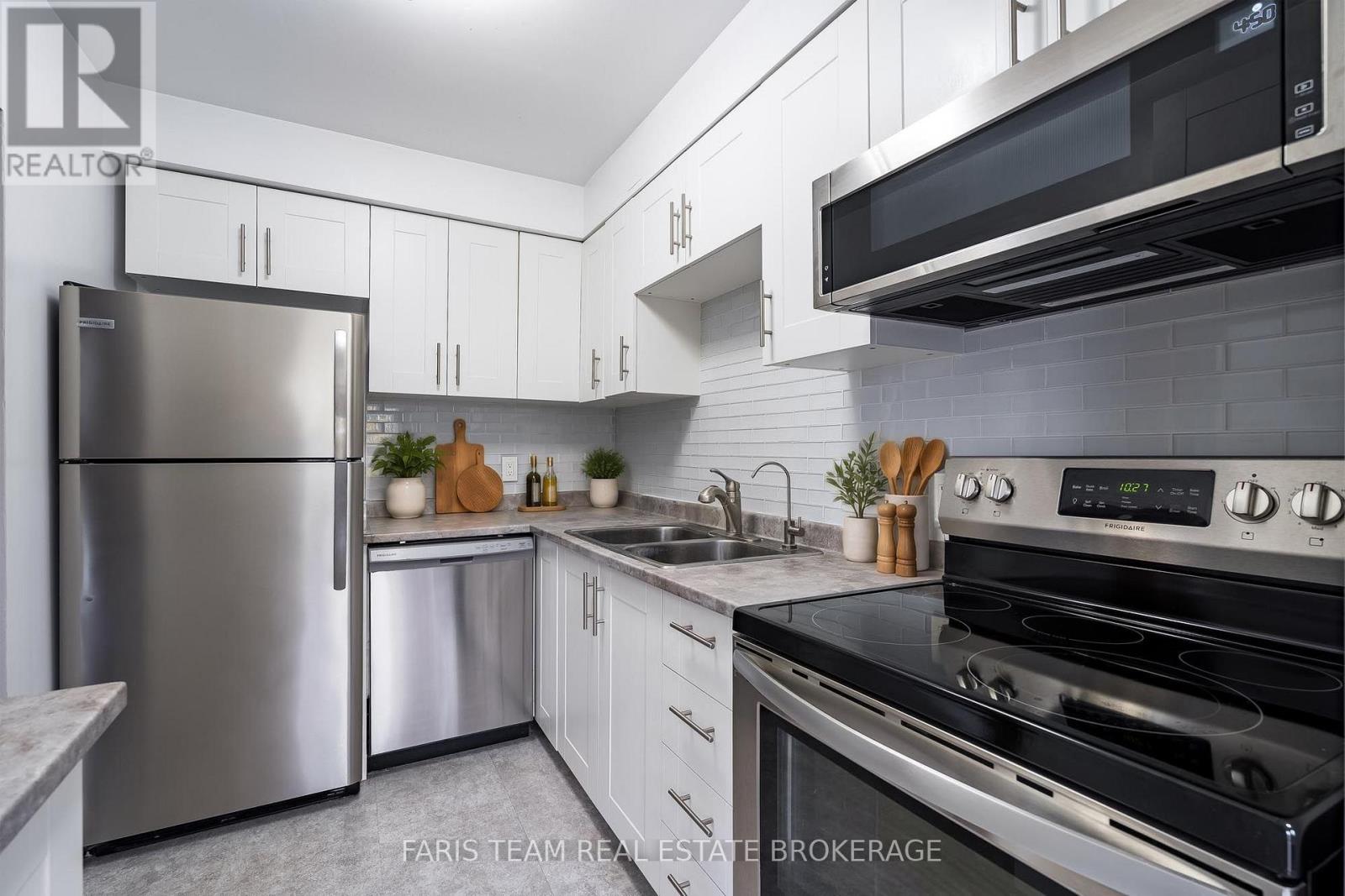 6 - 261 Rose Street, Barrie, Ontario L4M 2V3 - Photo 4 - S14088252