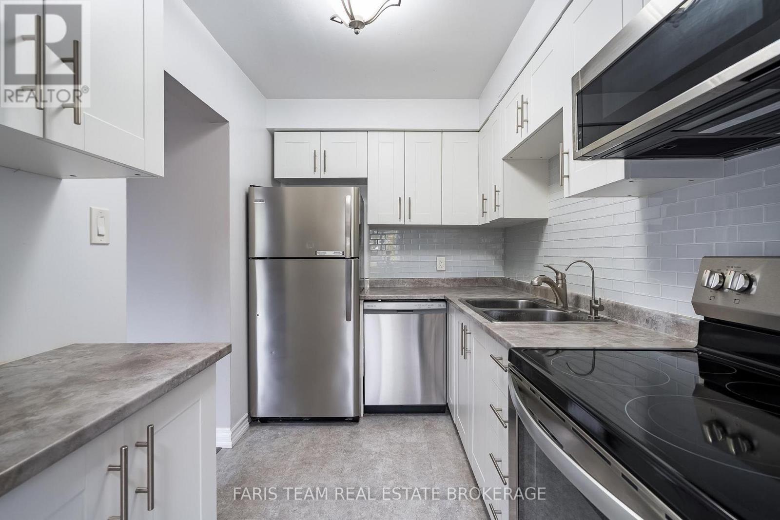 6 - 261 Rose Street, Barrie, Ontario L4M 2V3 - Photo 5 - S14088252