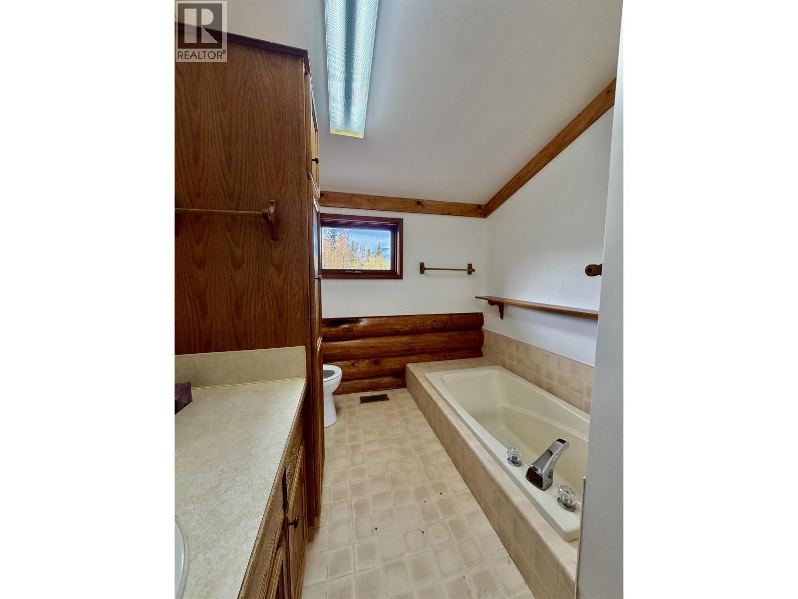 3642 Spokin Lake Road, 150 Mile House, British Columbia  V0K 2G0 - Photo 14 - R3117085