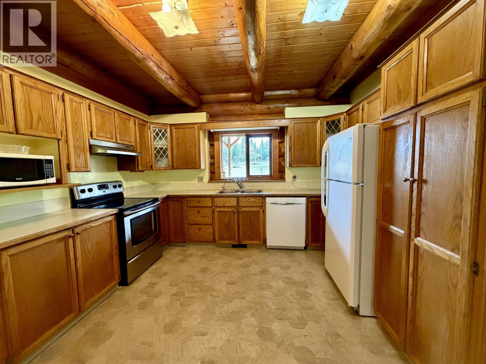 3642 Spokin Lake Road, 150 Mile House, British Columbia  V0K 2G0 - Photo 11 - R3117085