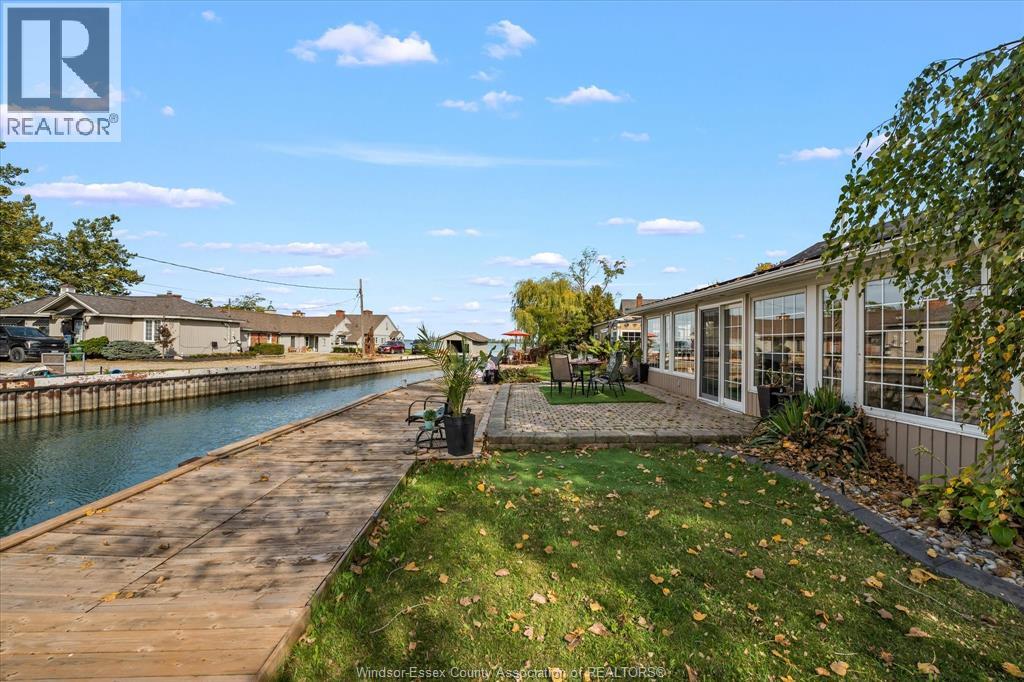 3 Shangrila Street, Amherstburg, Ontario N9V 2T3 - Photo 2 - 26025514