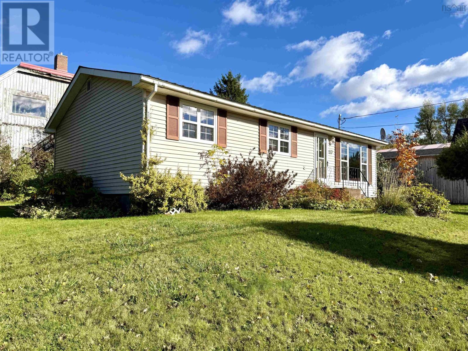 10 Chapel Street, Springhill, Nova Scotia  B0M 1X0 - Photo 3 - 202626056