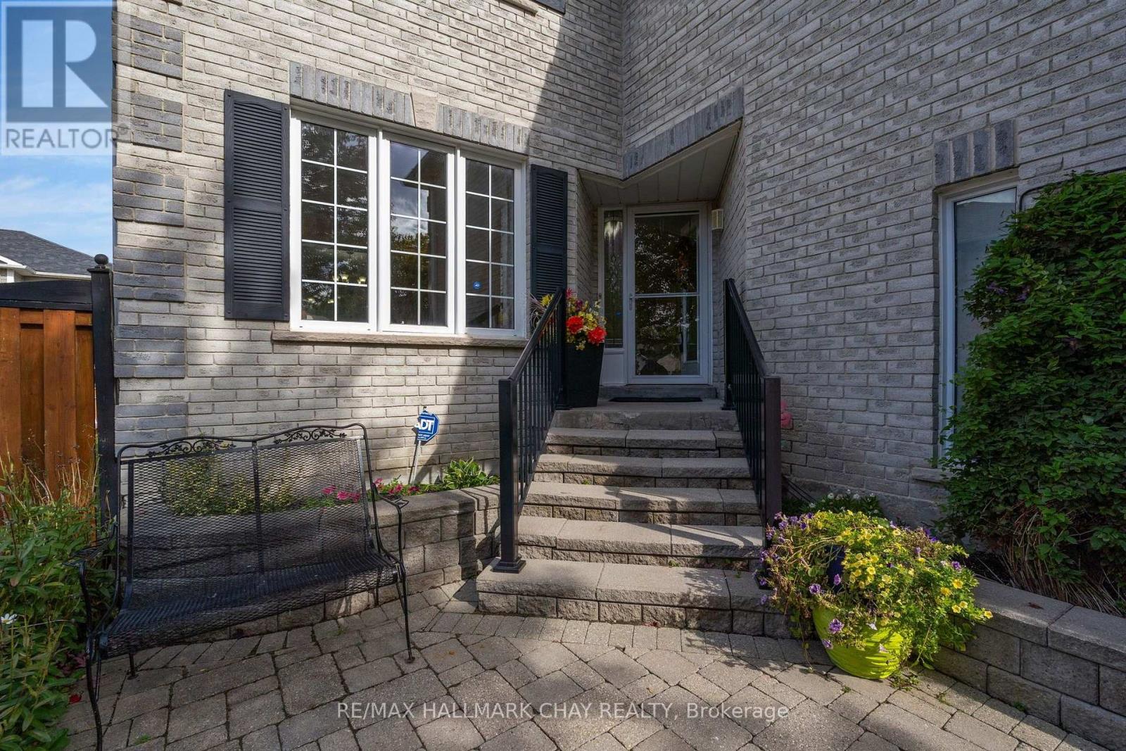 6 Whispering Pine Place, Barrie, Ontario  L4N 9R9 - Photo 3 - S14031892