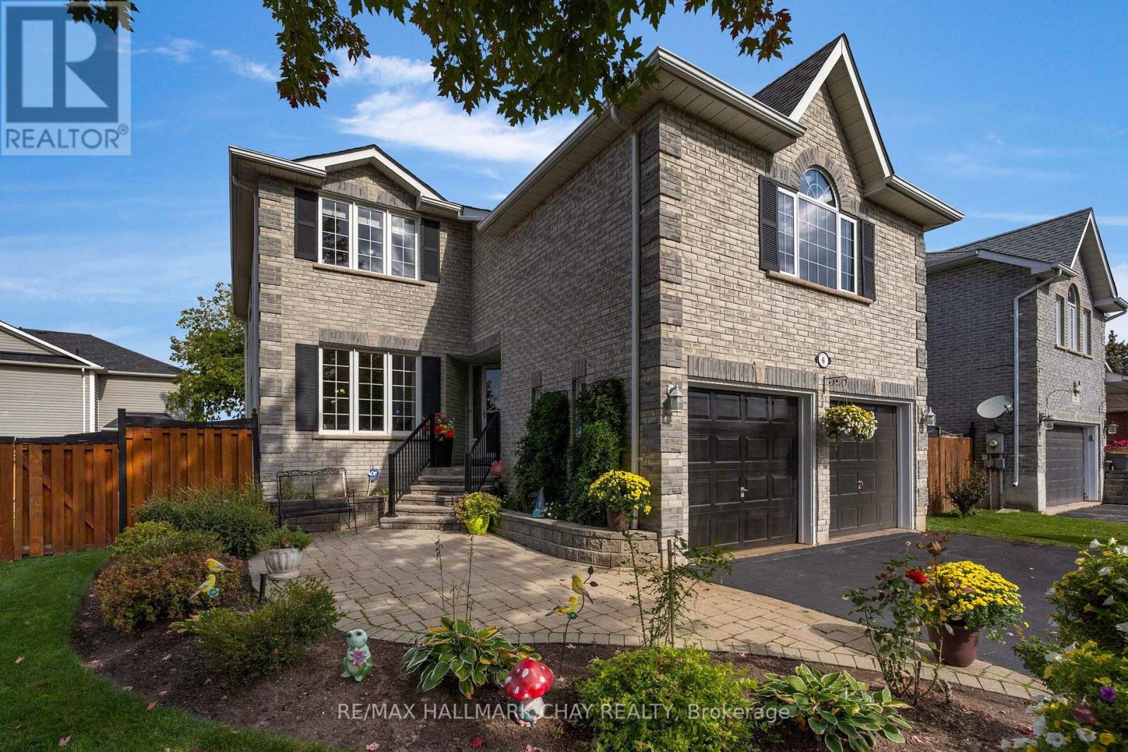 6 WHISPERING PINE PLACE, Barrie, Ontario