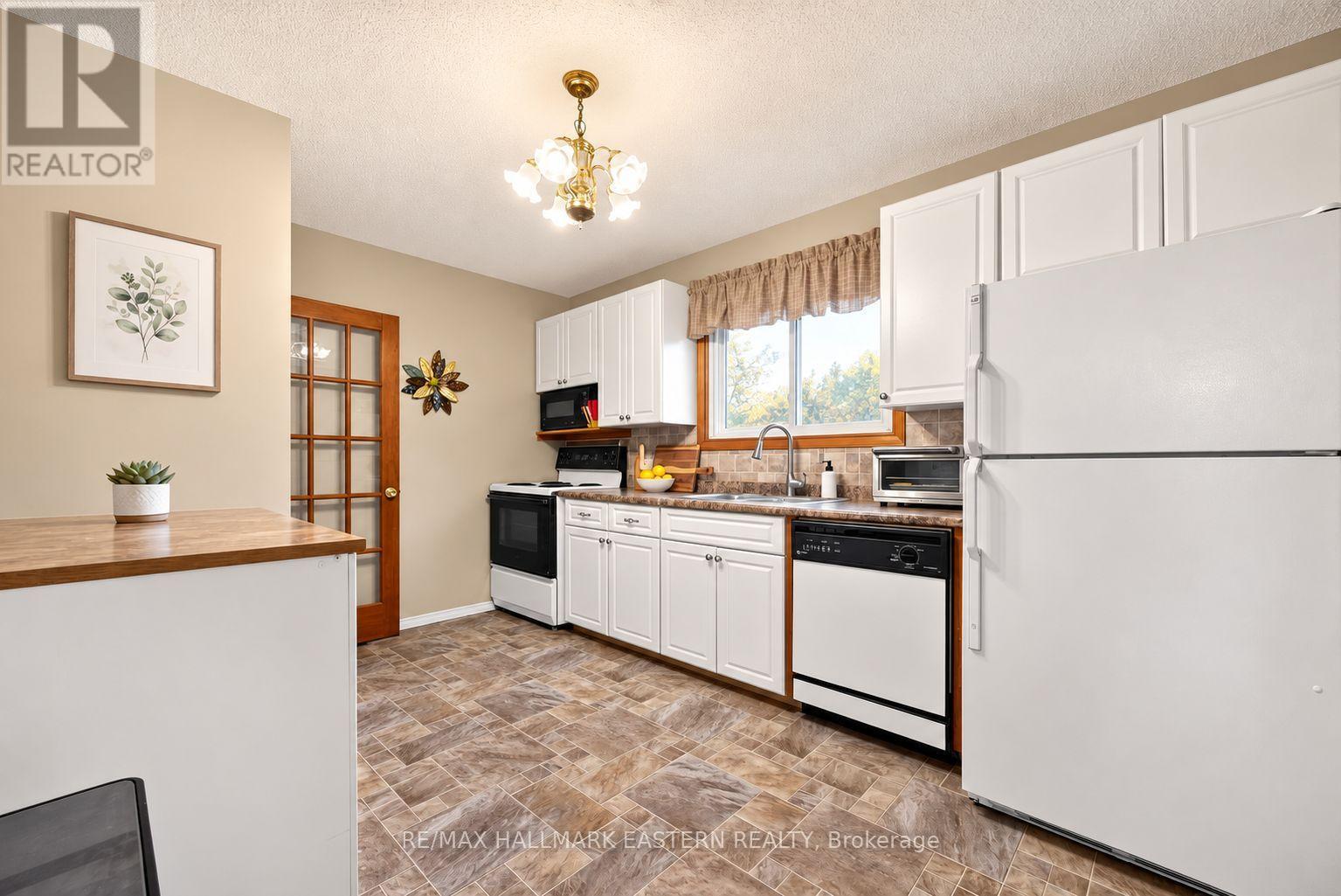 844 Florell Drive, Oshawa, Ontario  L1H 6W1 - Photo 9 - E14088392