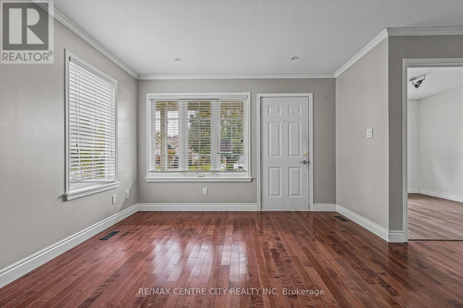 37 Juno Drive, St. Thomas, Ontario  N5R 6E9 - Photo 3 - X14088404