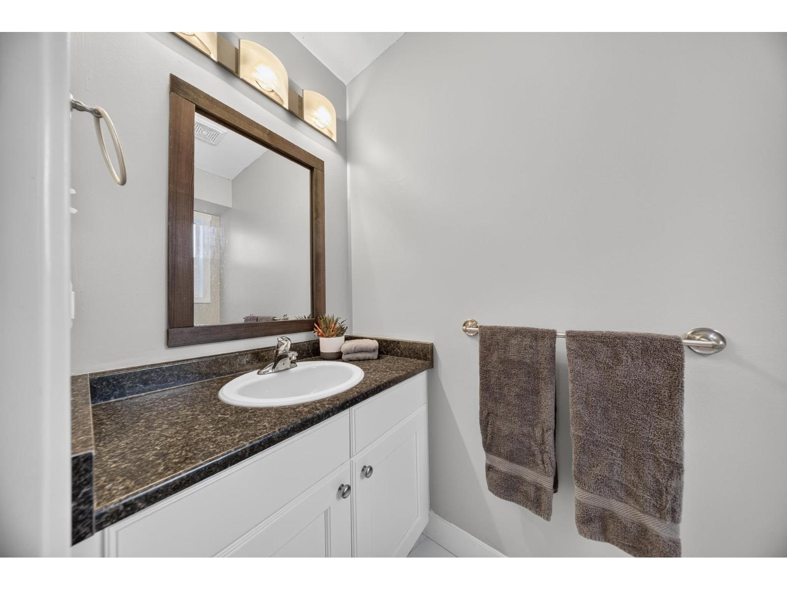 4 46538 FIRST AVENUE|Chilliwack Proper East