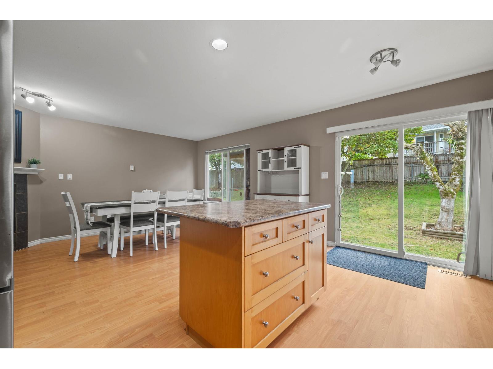 8099 Topper Drive, Mission, British Columbia  V2V 7A8 - Photo 12 - R3174473