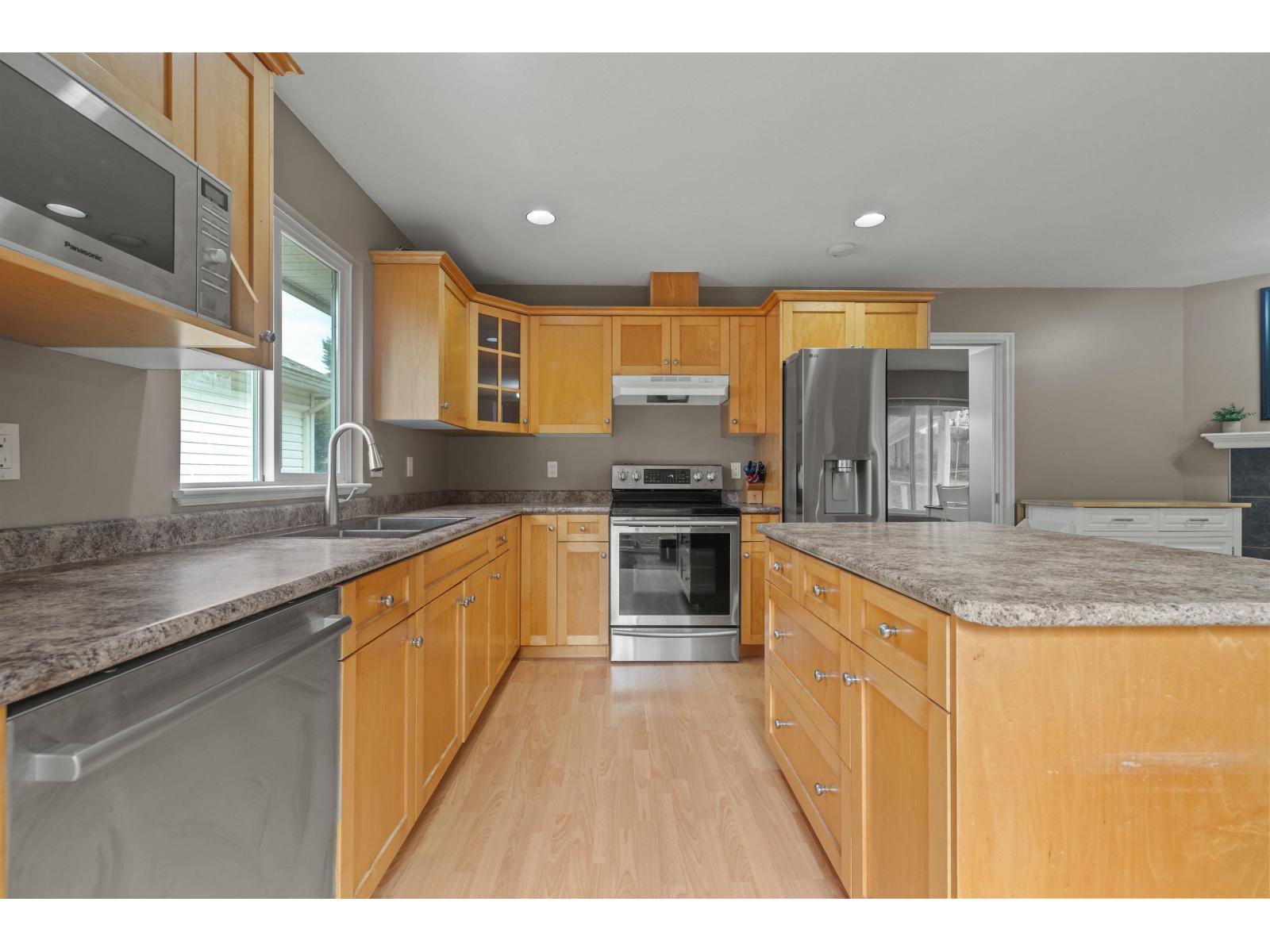 8099 Topper Drive, Mission, British Columbia  V2V 7A8 - Photo 10 - R3174473