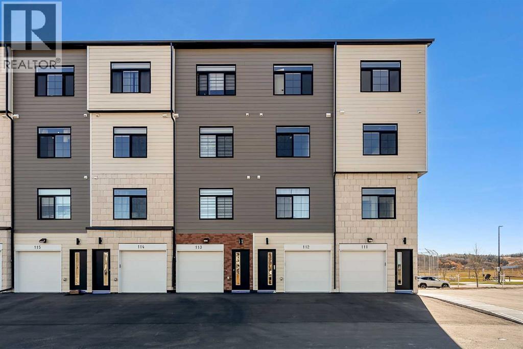 111, 156 Park Street, Cochrane, Alberta  T4C 3H3 - Photo 2 - A2351679