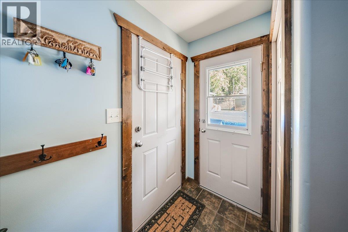 2045 Raspberry Road, Castlegar, British Columbia  V1N 4T6 - Photo 18 - 10403496
