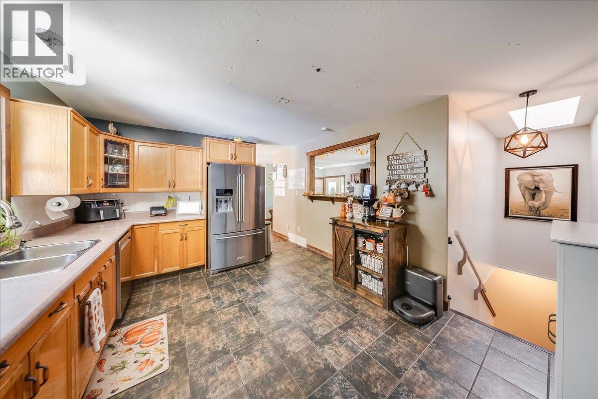 2045 Raspberry Road, Castlegar, British Columbia  V1N 4T6 - Photo 31 - 10403496