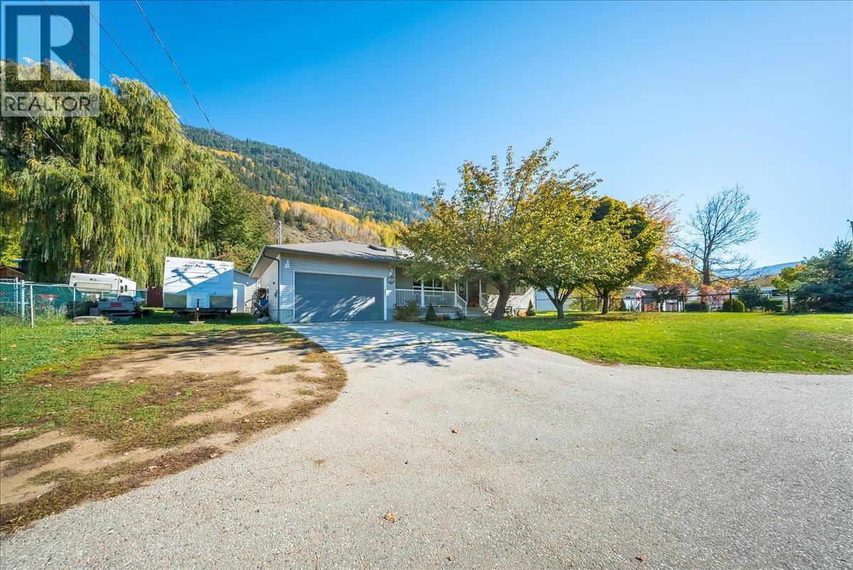 2045 RASPBERRY Road, Castlegar, British Columbia