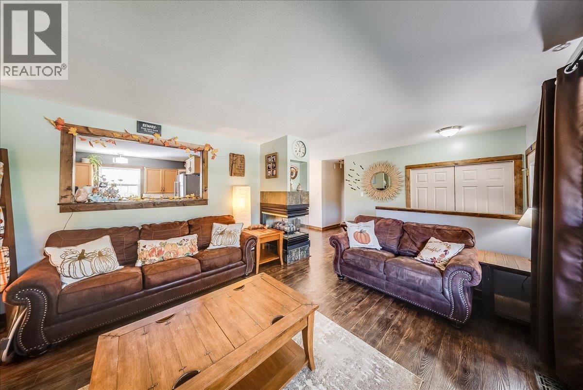 2045 Raspberry Road, Castlegar, British Columbia  V1N 4T6 - Photo 10 - 10403496