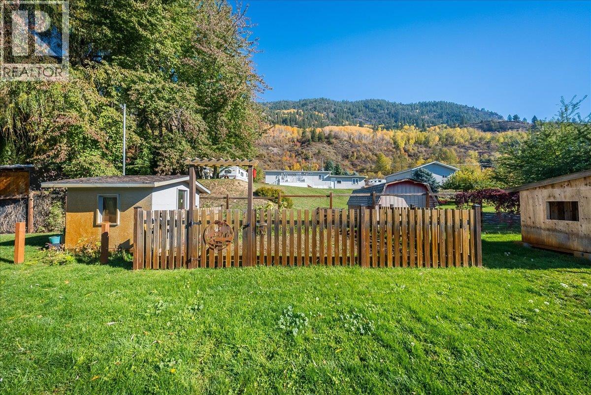 2045 Raspberry Road, Castlegar, British Columbia  V1N 4T6 - Photo 54 - 10403496