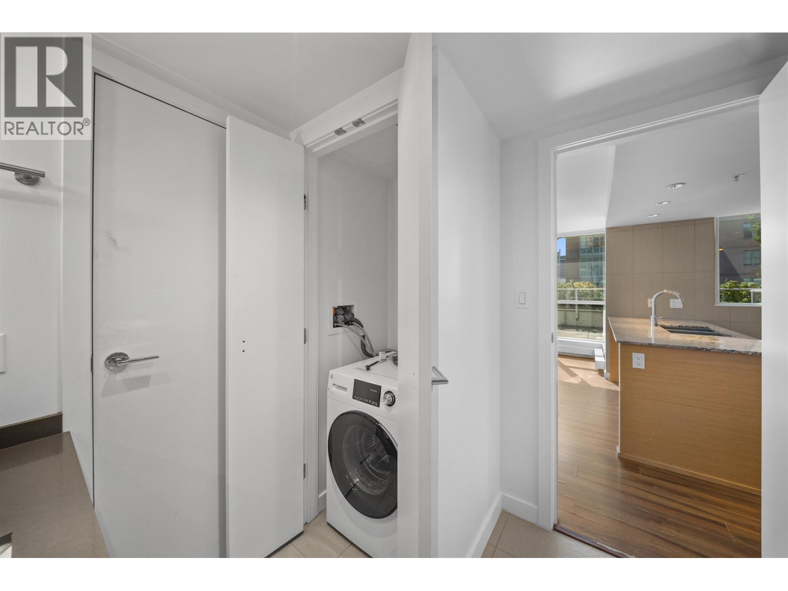 519 135 E 17th Street, North Vancouver, British Columbia  V7L 0C4 - Photo 15 - R3176125