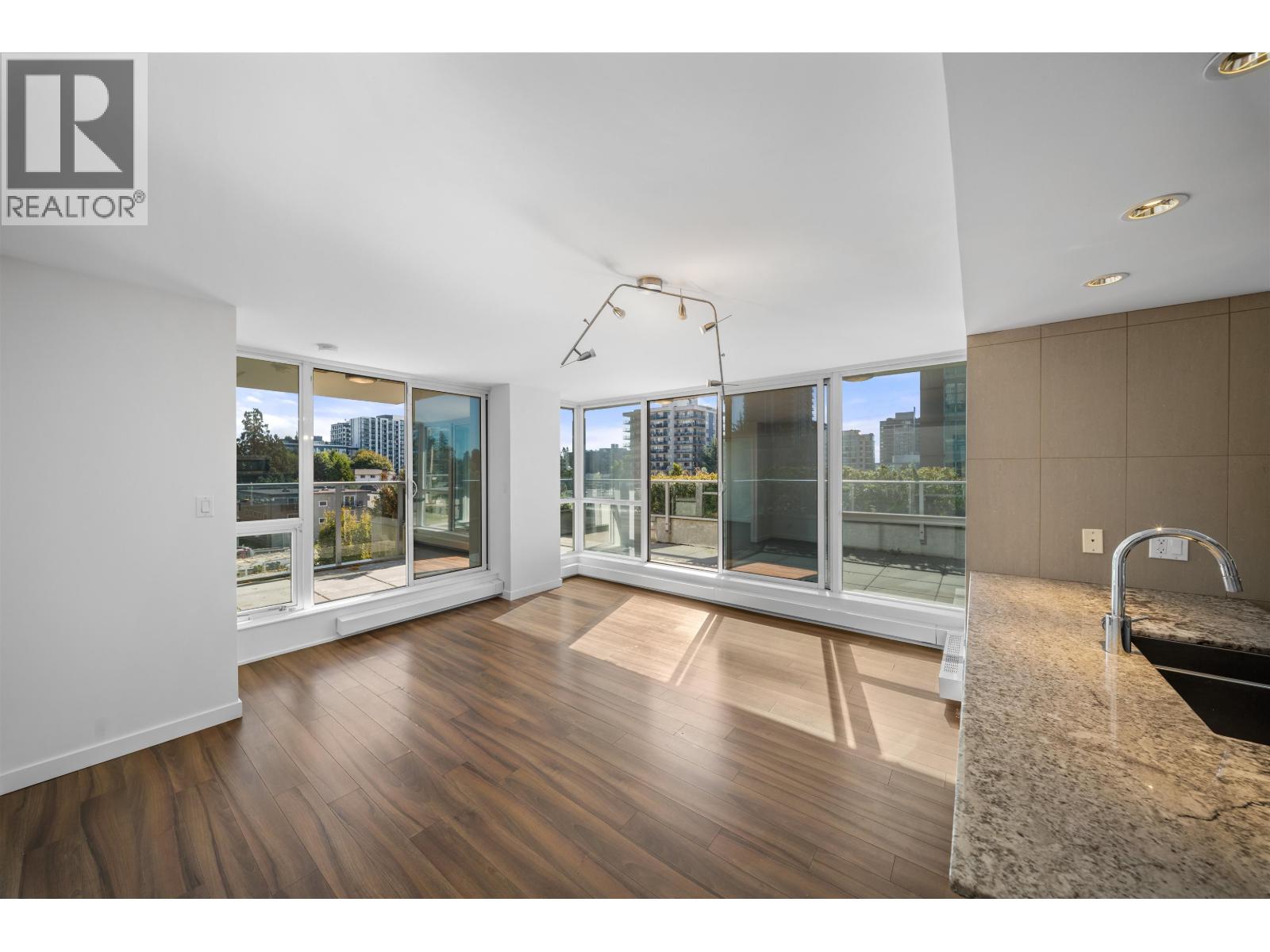 519 135 E 17th Street, North Vancouver, British Columbia  V7L 0C4 - Photo 3 - R3176125