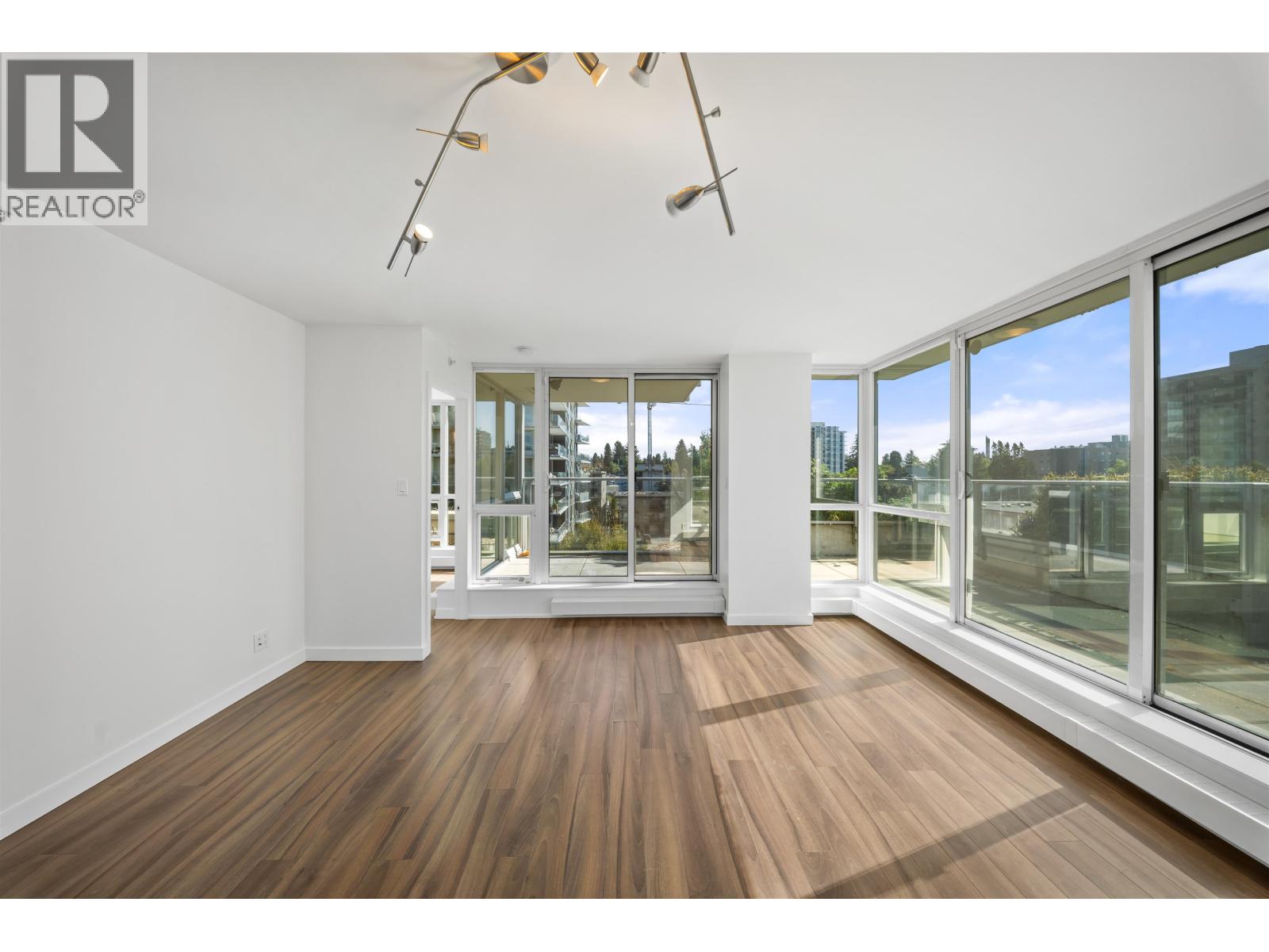519 135 E 17th Street, North Vancouver, British Columbia  V7L 0C4 - Photo 5 - R3176125