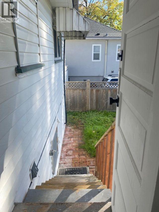 Upper 7429 Canada Way, Burnaby, British Columbia  V3N 3J7 - Photo 9 - R3176137