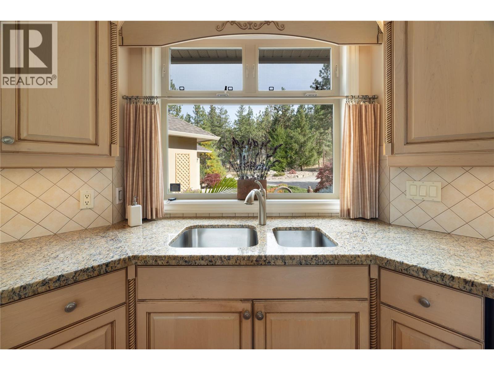 5812 Mccoubrey Road, Lake Country, British Columbia  V4V 2L3 - Photo 17 - 10403377