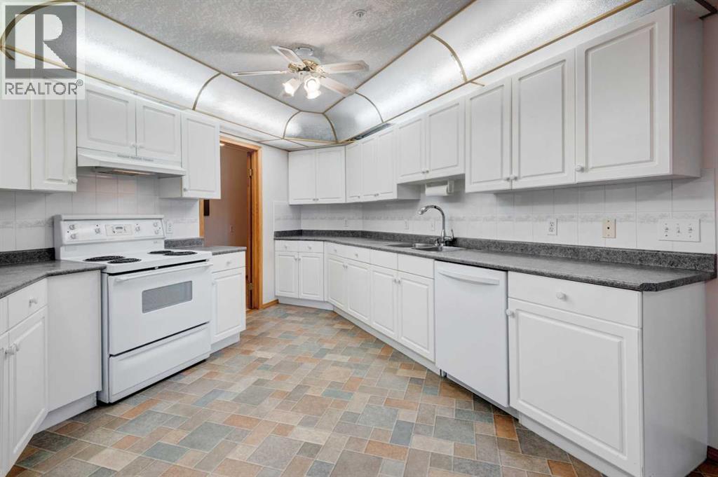 220, 7229 Sierra Morena Boulevard SW, Calgary, Alberta  T3H 3L8 - Photo 11 - A2345945
