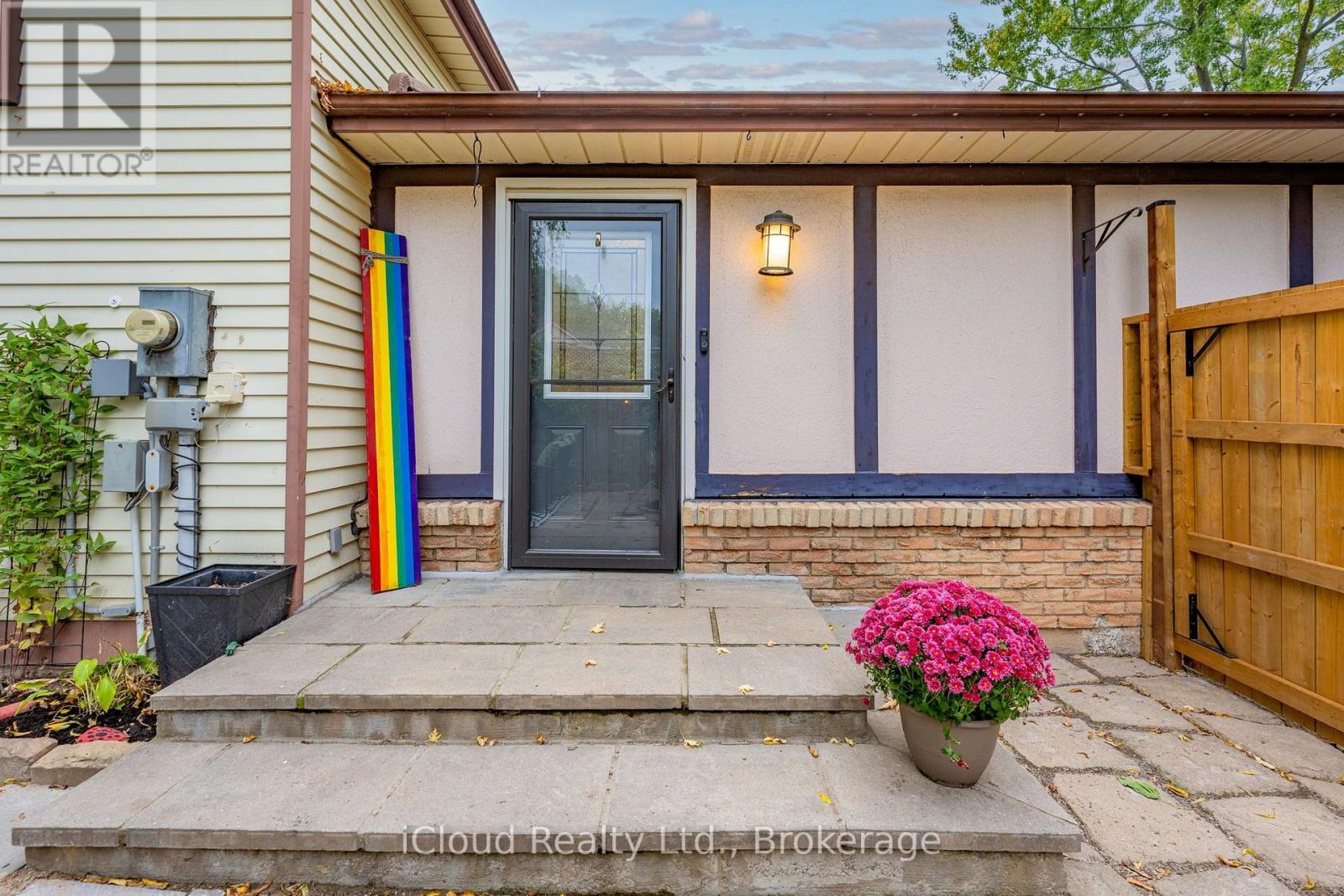2324 Coldstream Drive, Burlington, Ontario  L7P 3T3 - Photo 3 - W14088358