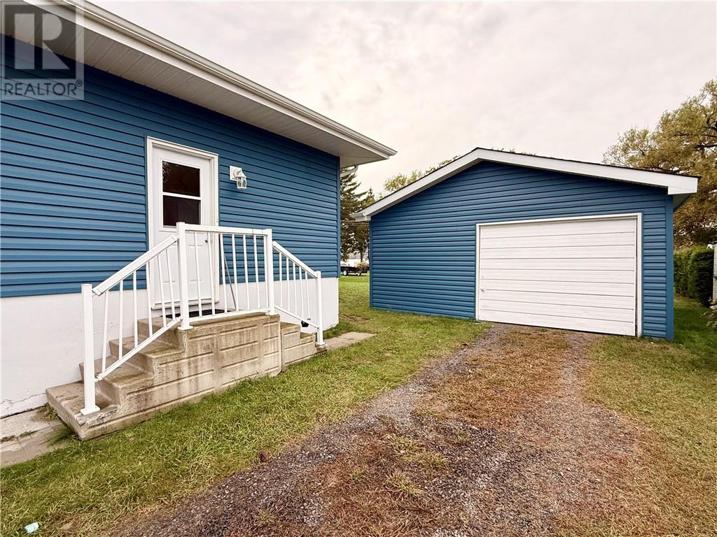 233 Woodward Avenue, Blind River, Ontario  P0R 1B0 - Photo 3 - 2130946