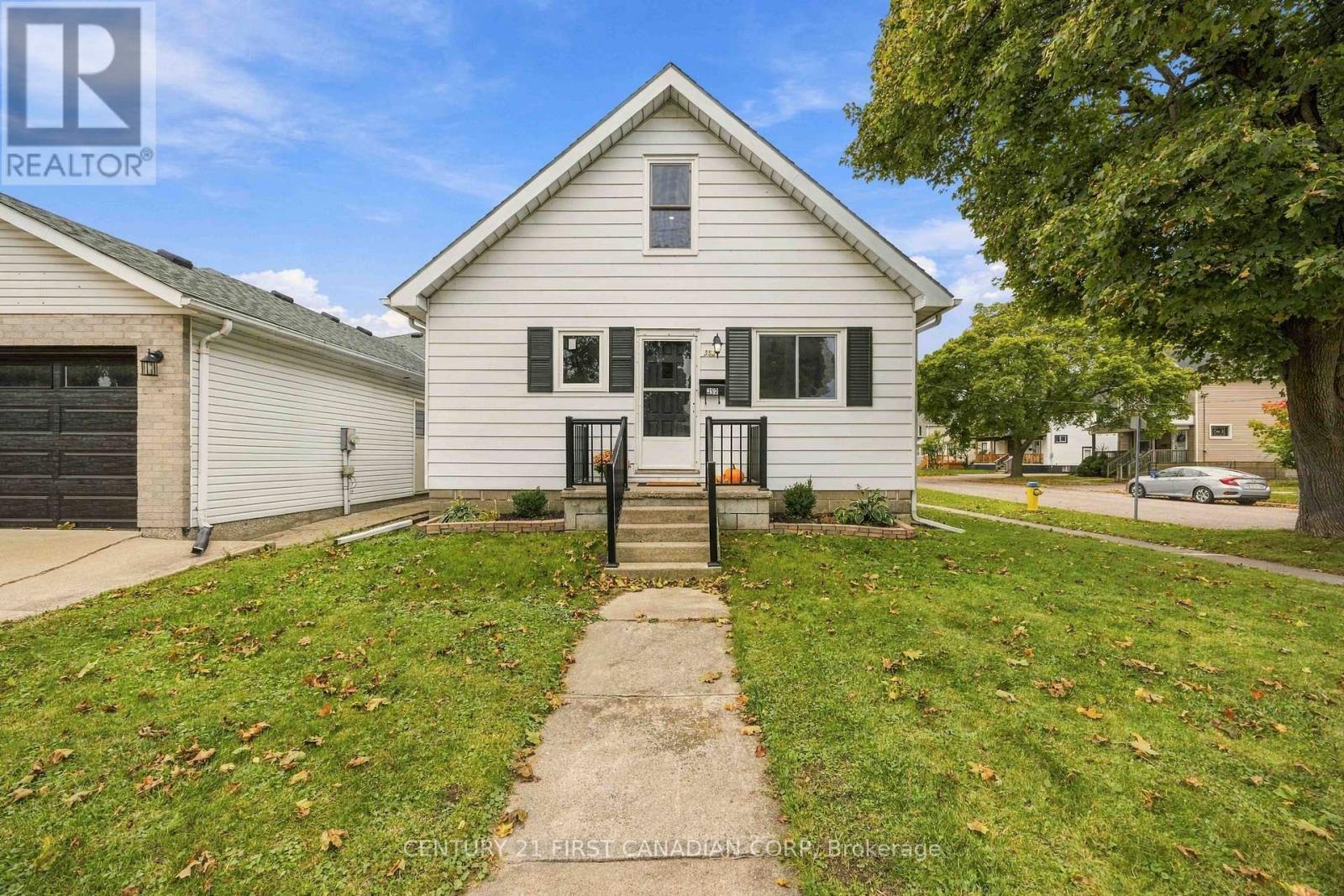 353 Talfourd Street, Sarnia, Ontario  N7T 1R1 - Photo 2 - X14088498
