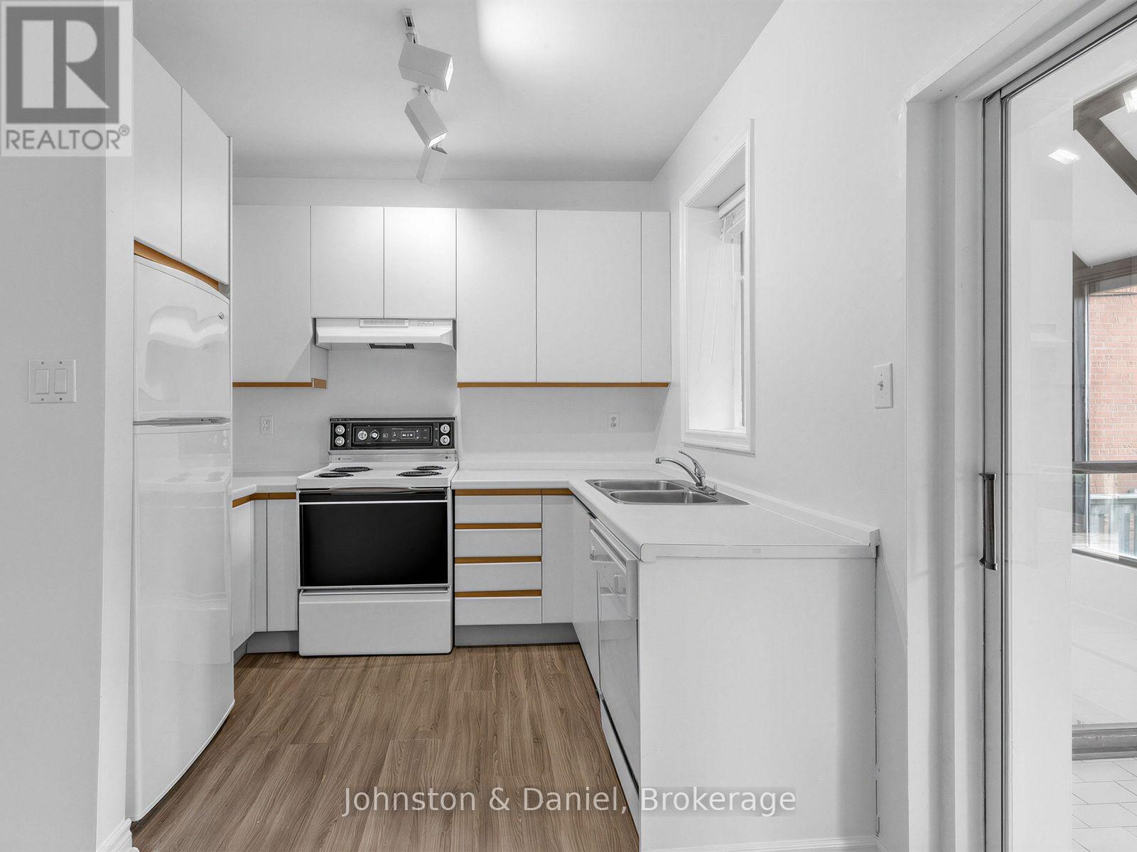 320 BRUNSWICK AVENUE Toronto (Annex) Ontario Canada M5R2Y9 4