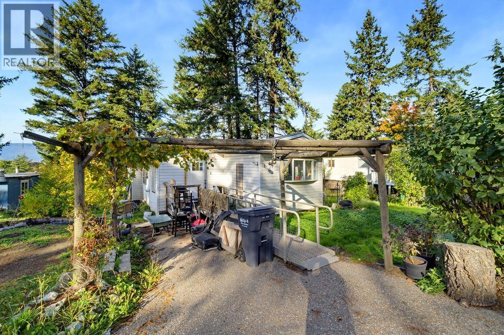 4137 Spallumcheen Drive Unit# 18