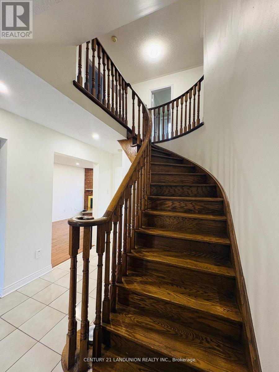 Main 48 Marchwood Crescent, Richmond Hill, Ontario  L4C 8M4 - Photo 3 - N14088692