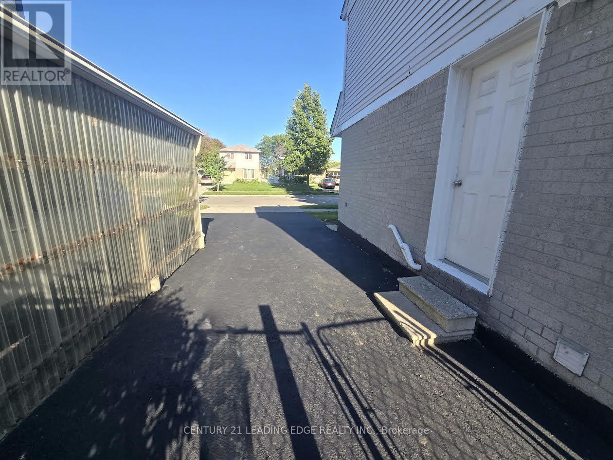 5 Murison Boulevard, Toronto, Ontario  M1B 2B1 - Photo 2 - E14088378