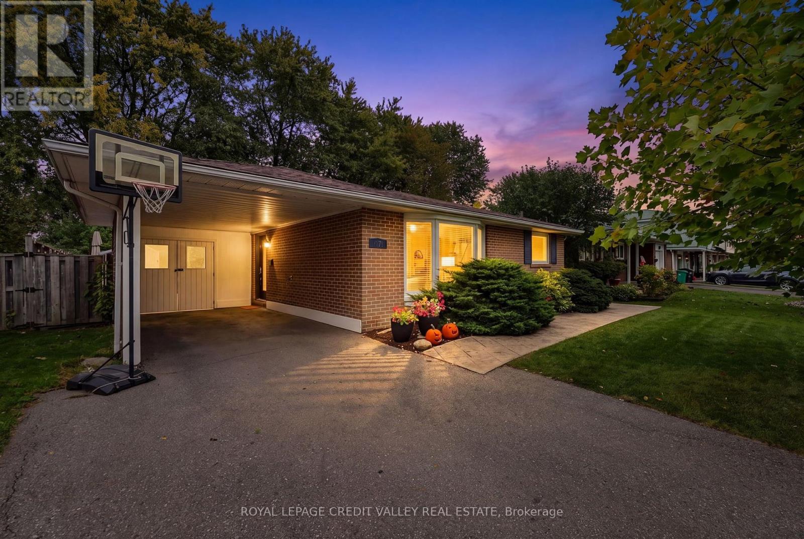 27 CASTLEMORE DRIVE, Brampton, Ontario