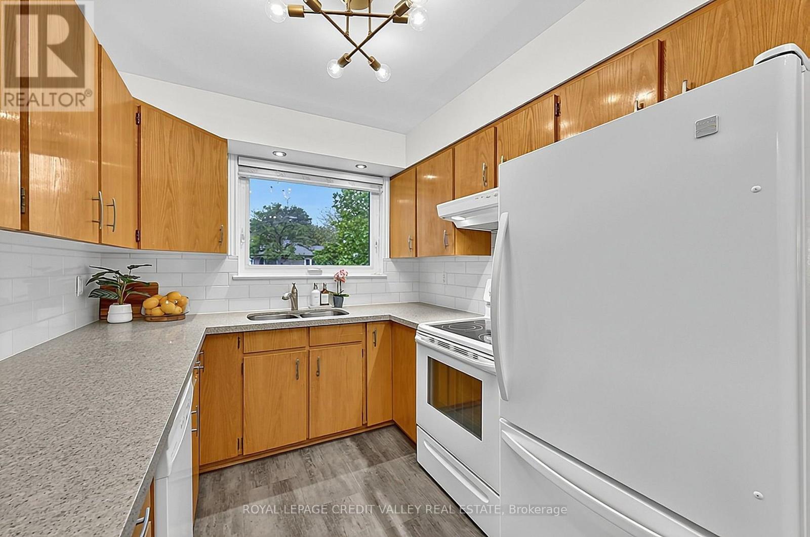 27 Castlemore Drive, Brampton, Ontario  L6W 2V9 - Photo 21 - W14088478