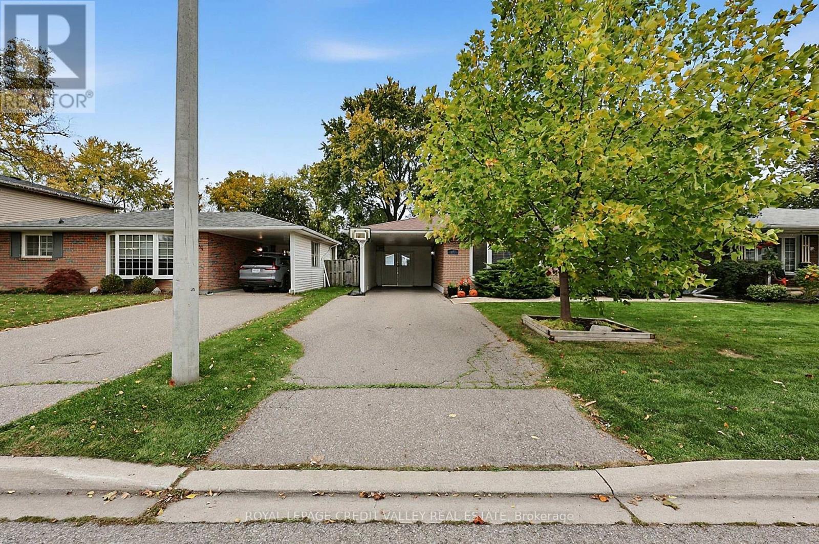 27 Castlemore Drive, Brampton, Ontario  L6W 2V9 - Photo 3 - W14088478