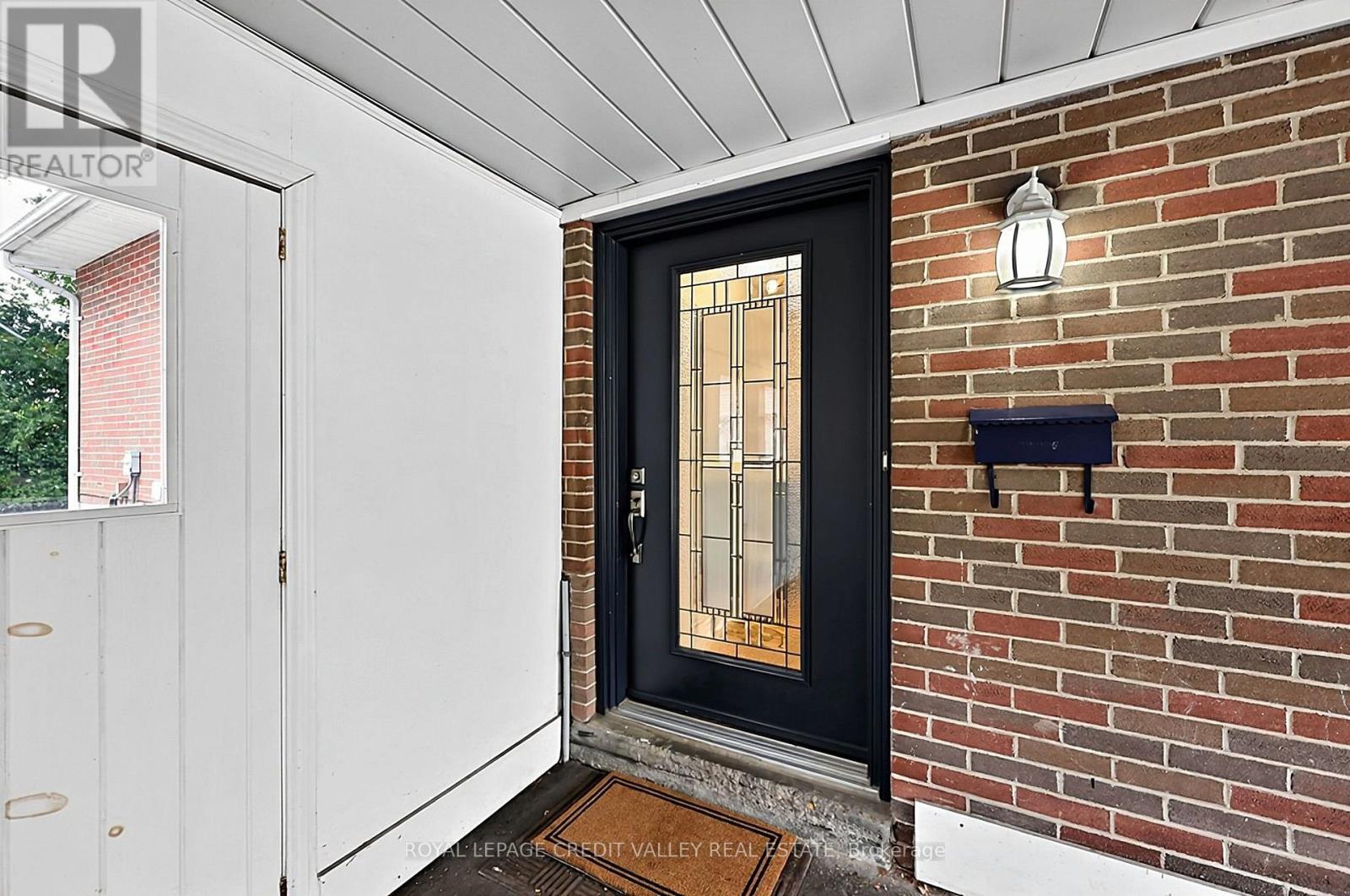 27 Castlemore Drive, Brampton, Ontario  L6W 2V9 - Photo 7 - W14088478