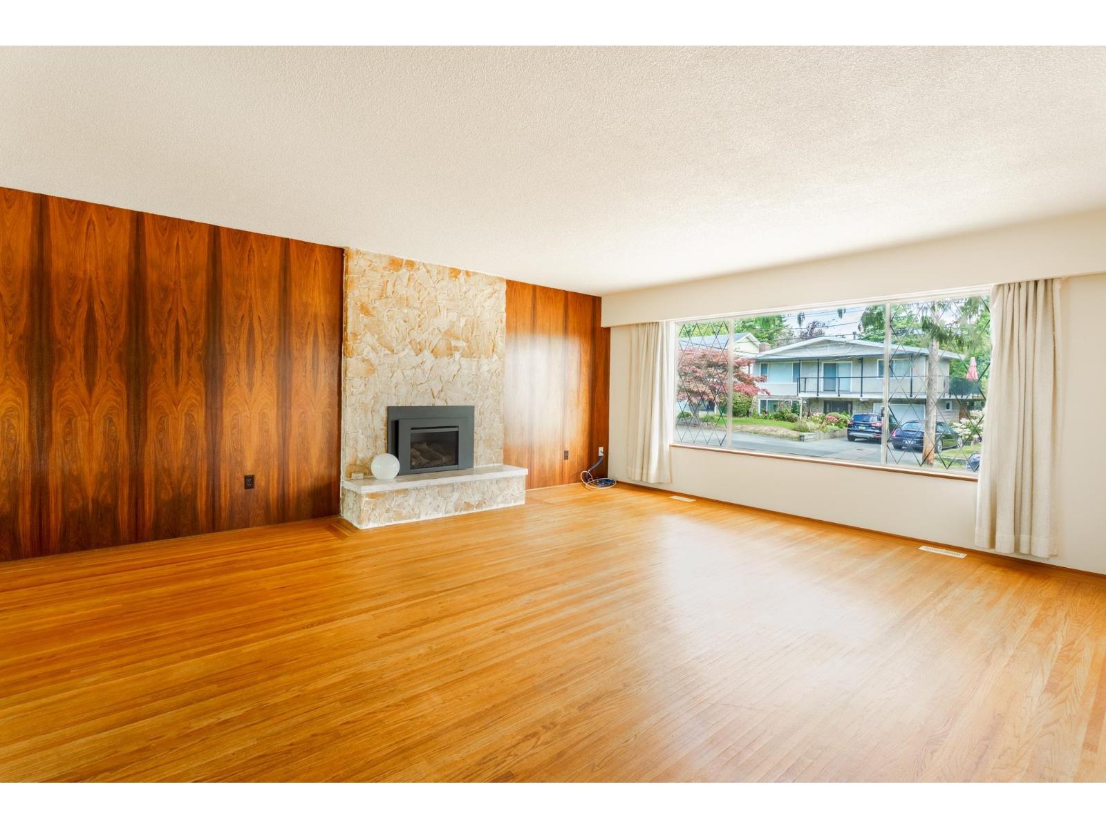 15732 Goggs Avenue, White Rock, British Columbia  V4B 2N7 - Photo 3 - R3175576