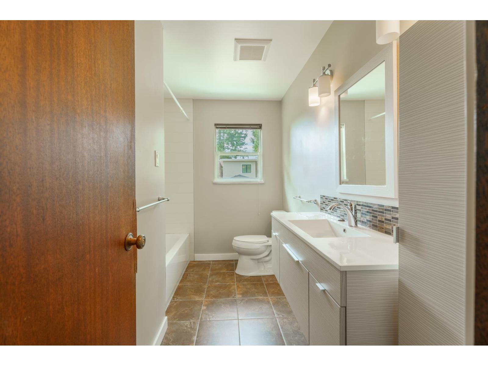 15732 Goggs Avenue, White Rock, British Columbia  V4B 2N7 - Photo 20 - R3175576