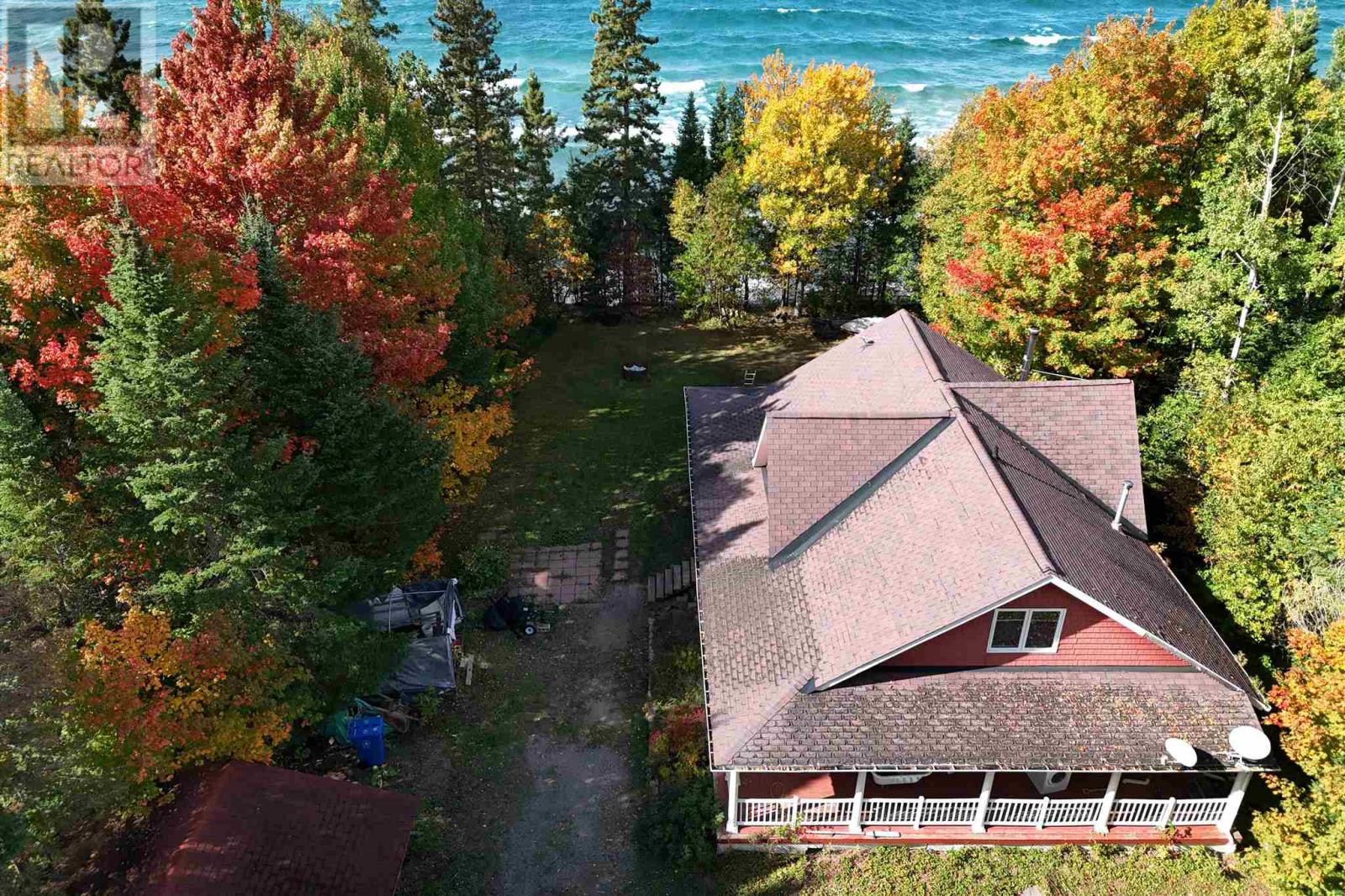 696 Lakeshore Dr S, Dennis Township, Sault Ste. Marie, Ontario P6A 6K4 - Photo 2 - SM262911