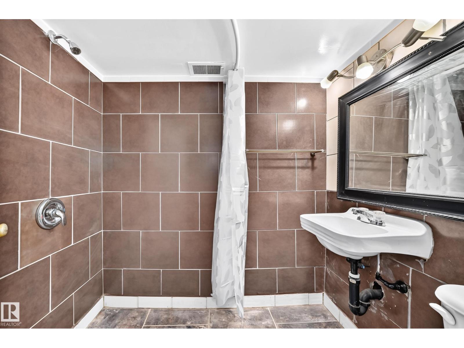 12045 64 ST NW