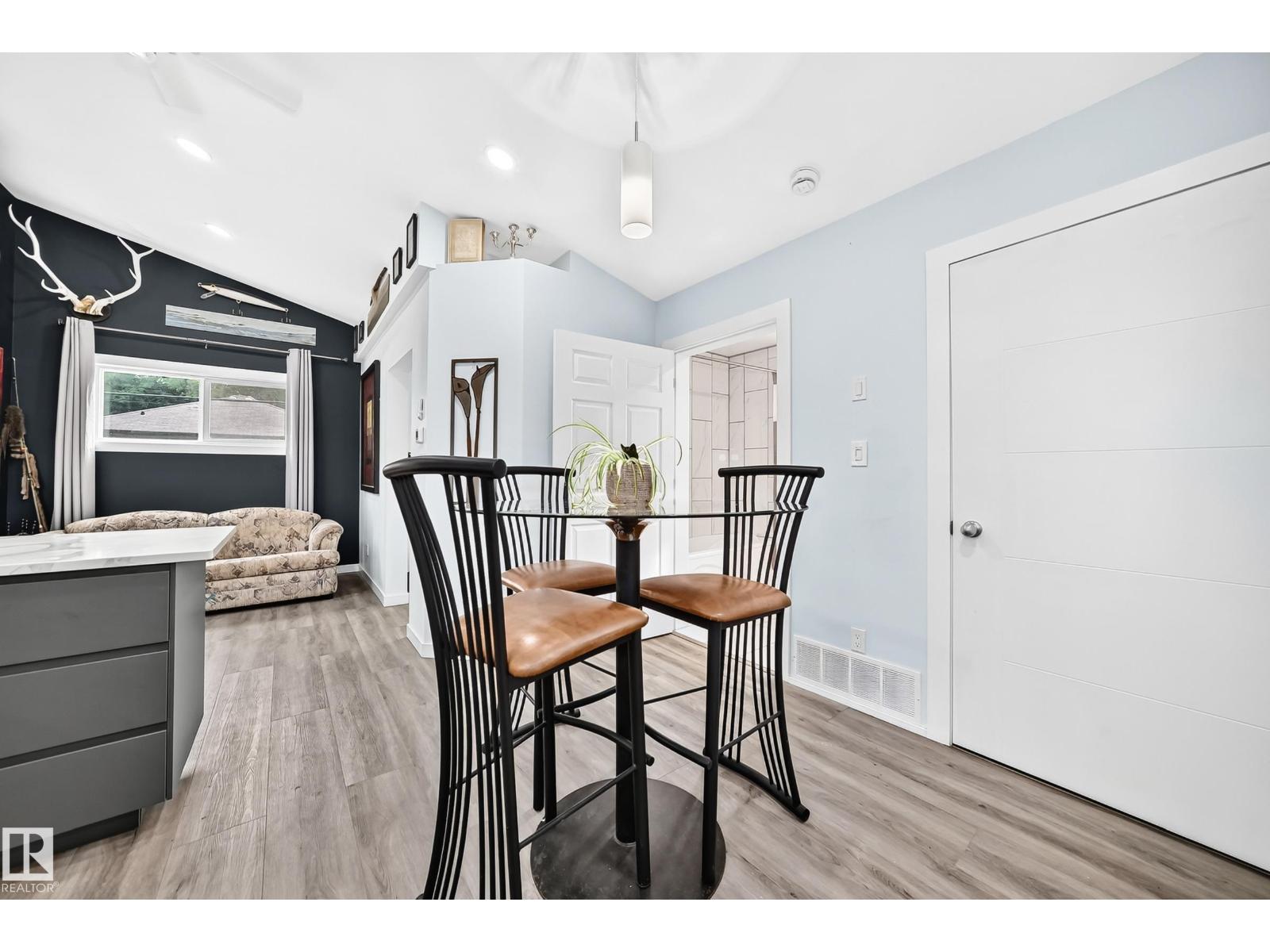 12045 64 ST NW