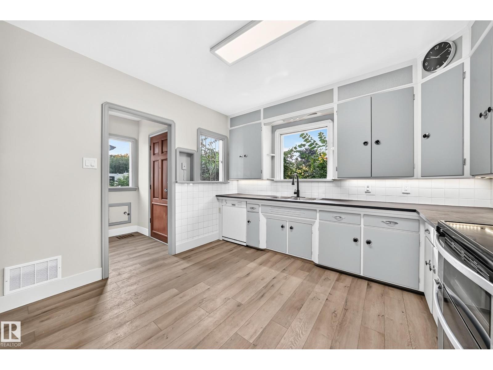 12045 64 ST NW