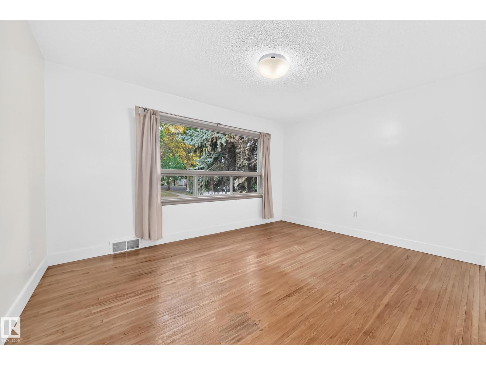 12045 64 ST NW