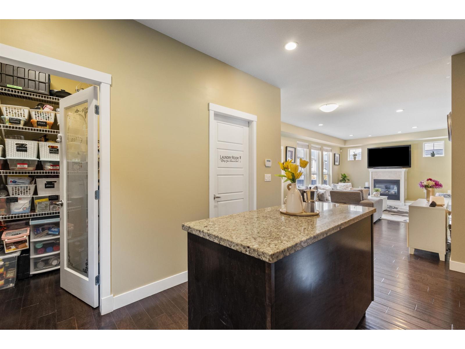 7116 195a Street, Surrey, British Columbia  V4N 5Z5 - Photo 7 - R3175803