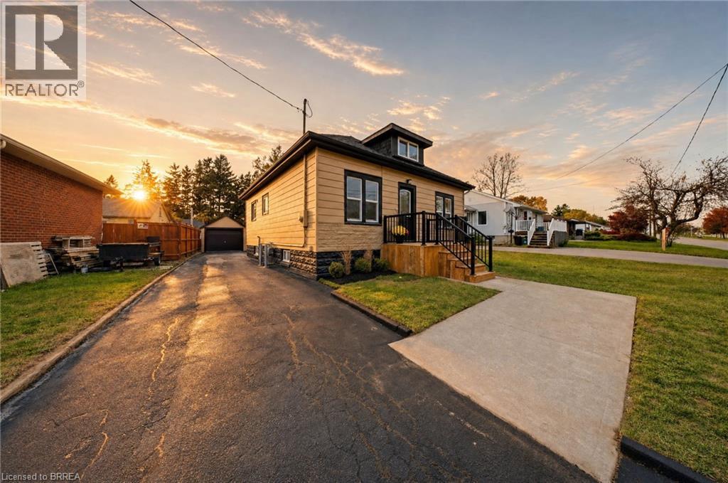 24 Park Road N, Brantford, Ontario  N3S 6T2 - Photo 2 - 40872023