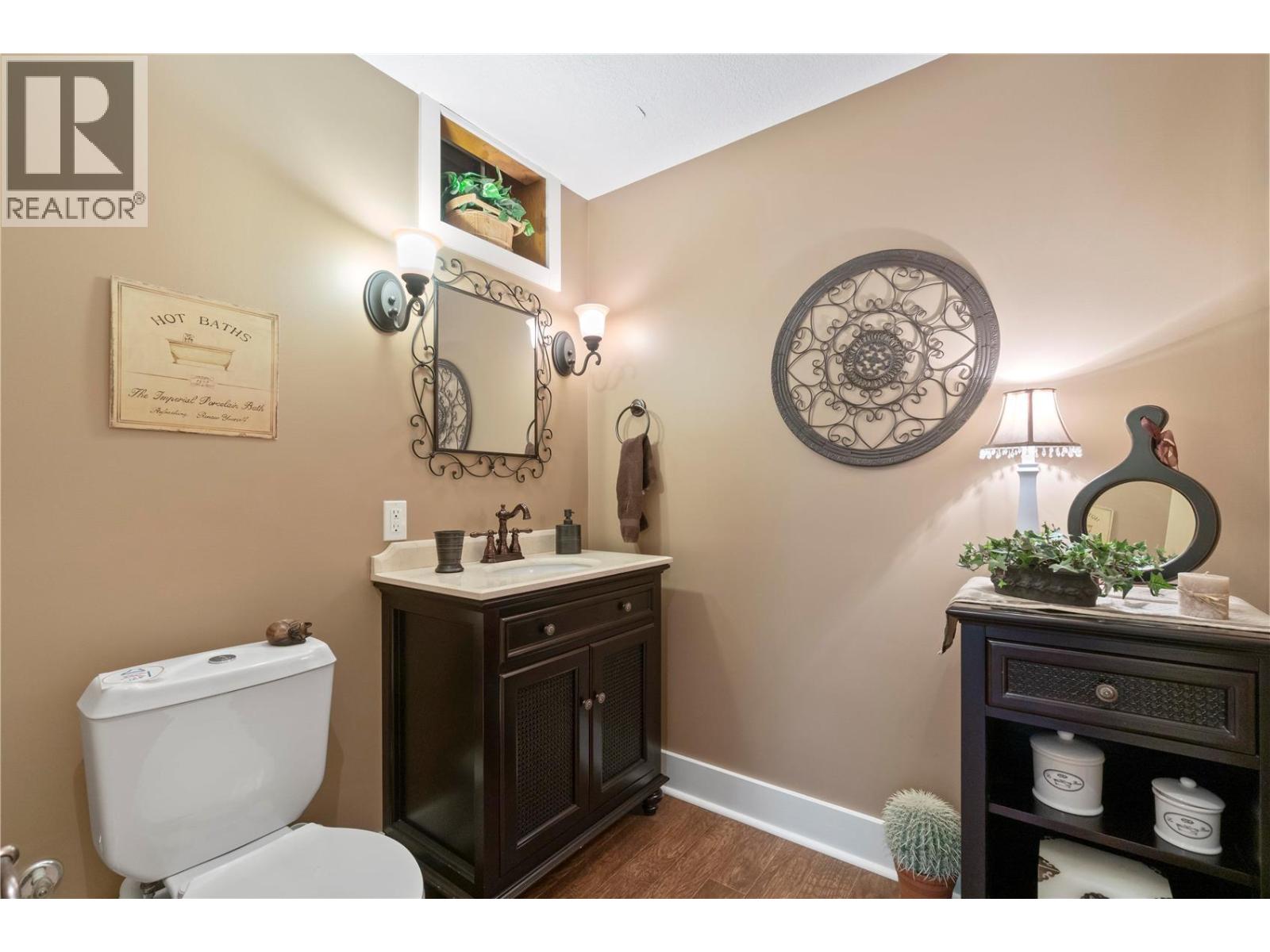5121 50 Street NW, Salmon Arm, British Columbia  V1E 3A6 - Photo 35 - 10403797