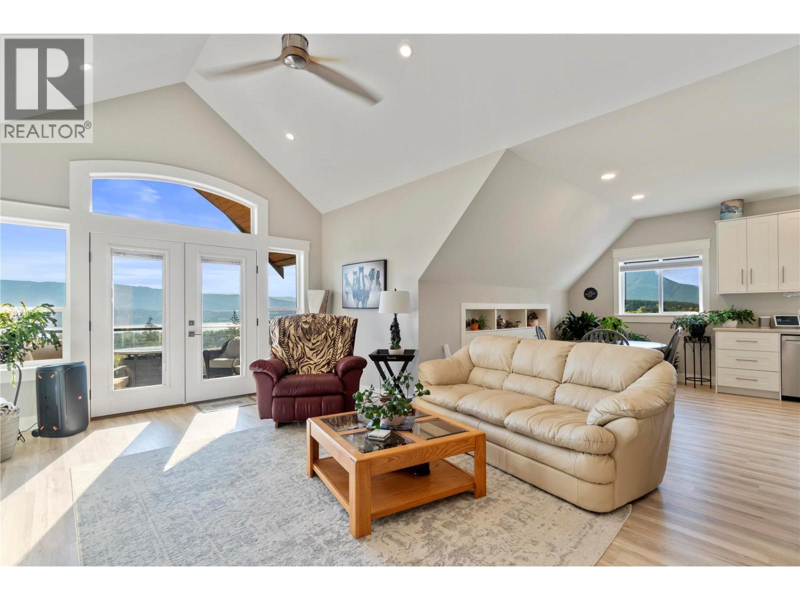 5121 50 Street NW, Salmon Arm, British Columbia  V1E 3A6 - Photo 39 - 10403797