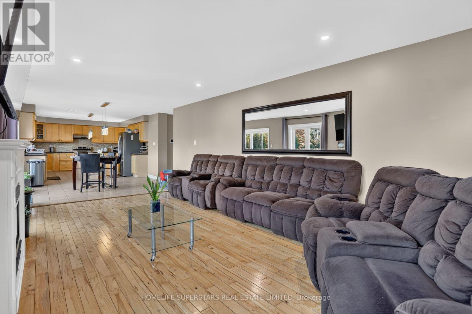 29 Westacott Crescent, Ajax, Ontario  L1T 4H7 - Photo 3 - E14084590